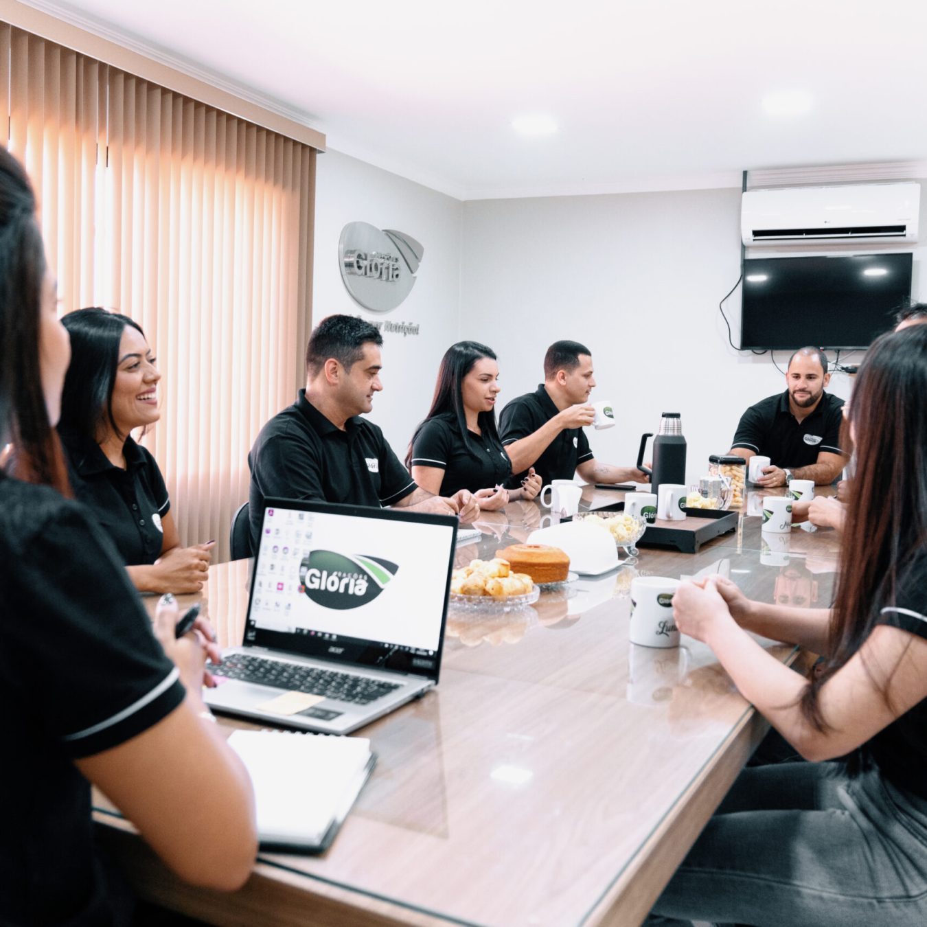 Equipe do escritório administrativo do Glória em ação! Alinhamento e dedicação rumo ao sucesso.